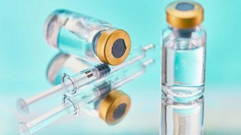 Βρετανία: Εξετάζει τρόπους να χορηγηθεί το εμβόλιο της Pfizer σε γηροκομεία