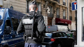 Σοκαρισμένος δηλώνει ο Μακρόν από τη βίαιη σύλληψη ενός μαύρου