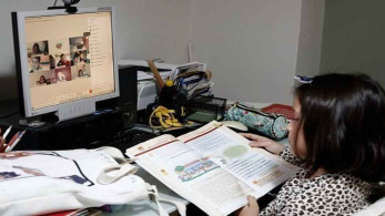 «Νηπιαγωγάκια»: Πρωταθλητές της τηλεκπαίδευσης, αλλά θέλουν πίσω το σχολείο τους