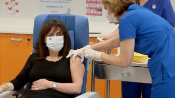 Σακελλαροπούλου μετά τον εμβολιασμό: “Η επιστήμη μας έκανε το καλύτερο δώρο”