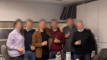Σάλος για “κορωνοπάρτι” με ουίσκι στη ΓΑΔΑ