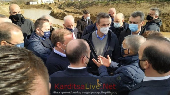 Αυτοψία Μητσοτάκη στις πληγείσες περιοχές της Καρδίτσας