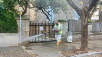 Δήμος Αθηναίων: Υδροσάρωση και απολύμανση στα Κάτω Πετράλωνα