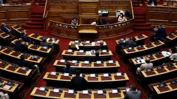 Πέρασε με 166 “ναι” το νομοσχέδιο για την παιδεία και τα ΑΕΙ