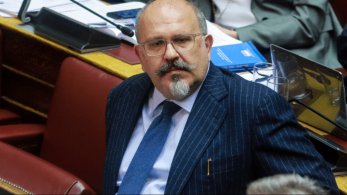 Χυδαιότητες από τον διευθυντή του ραδιοφώνου “Στο Κόκκινο”: Κωλοδεξιοί ΕΡΕ (Ηχητικό)