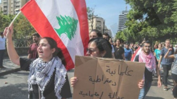 Λίβανος: Γυναίκα έριξε κλωτσιά και έγινε σύμβολο των διαδηλώσεων κατά της διαφθοράς (vid)