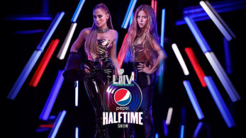 «Καυτές» Λατίνες στο ημίχρονο του Super Bowl (pics & vid)