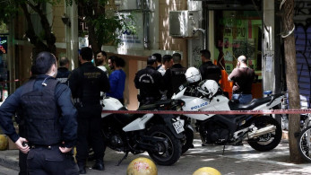 Χειροπέδες σε επίορκους αστυνομικούς – Ζήτησε μίζα για να μειώσει πρόστιμο