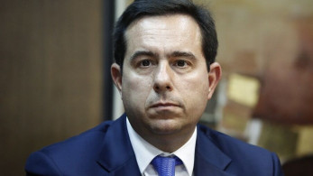 Μηταράκης: Δεν θα μειωθούν οι μισθοί