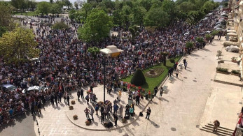 Κέρκυρα “μπότηδες”: Ρεσιτάλ ανευθυνότητας με απίστευτο συνωστισμό (video)