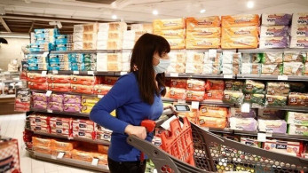 Ενδιάμεσες εκπτώσεις: Ανοιχτά μέχρι τις 6.00, σήμερα Κυριακή 9/5, τα καταστήματα