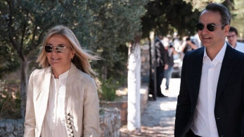 Στην Τήνο με πλοίο της γραμμής ο πρωθυπουργός