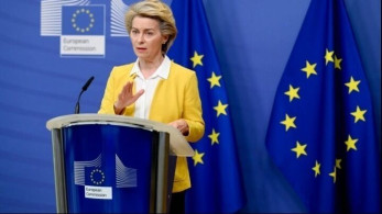 Ντερ Λάιεν: Οι μισοί ενήλικες θα έχουν κάνει την α’ δόση εμβολίου μέχρι το τέλος της εβδομάδας