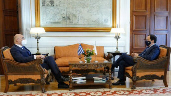 Τηλεφωνική επικοινωνία Δένδια με τον Κύπριο ομόλογό του