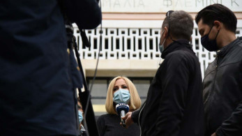 Αγώνας στο πεζοδρόμιο για τη Φώφη