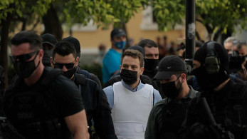Γλυκά Νερά: Στον ανακριτή ο συζυγοκτόνος-Έντονες αποδοκιμασίες στα δικαστήρια