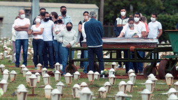 Βραζιλία: Μια «ανάσα» από τους 500.000 θανάτους, λόγω Covid-19