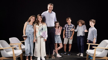 Τα παιδιά της Atraktos Kids «ανακρίνουν» τον πρωθυπουργό (video)