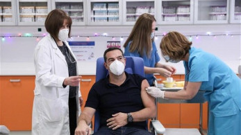 Οι «εμβολιασμένοι αντιεμβολιαστές» της πολιτικής