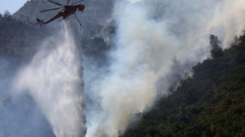 Μάχη με αναζωπυρώσεις στην Αττική
