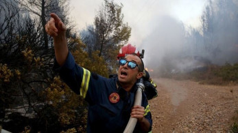 Στις φλόγες η μισή Ελλάδα