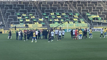 Βραζιλία-Αργεντινή: Διακοπή στο 6′ με εισβολή αστυνομίας, λόγω κορωνοϊού (vids)