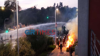 Θεσσαλονίκη: Πορεία ψεκασμένων αντιεμβολιαστών -Πετροπόλεμος και δακρυγόνα (Δείτε βίντεο)