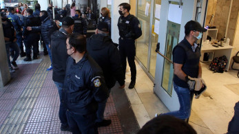 Καταδίωξη στο Πέραμα: Στην ανακρίτρια Πειραιά απολογούνται οι 7 αστυνομικοί της ομάδας ΔΙΑΣ