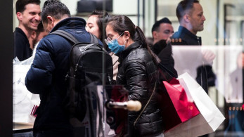 Κορωνοϊός: Απαγορεύθηκαν οι μεγάλες συγκεντρώσεις σε κλειστούς χώρους