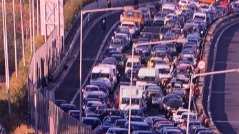 Στις φλόγες αυτοκίνητο στον Κηφισό (pics-vid)
