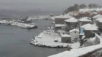 “Ηφαιστίων”: Χιονίζει στη Λέσβο