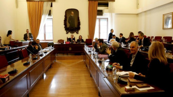 Σκευωρία Novartis: Στη ΓΑΔΑ, χωρίς κουκούλες, καταθέτουν οι δύο προστατευόμενοι μάρτυρες