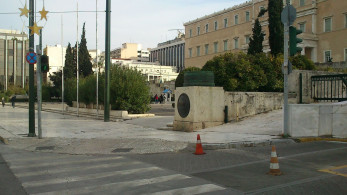 Ράμπα για ΑΜΕΑ στον Άγνωστο Στρατιώτη κατασκεύασε ο Δήμος Αθηναίων (pic)