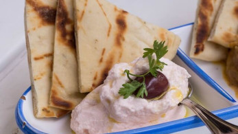 Ταραμοσαλάτα με πατάτα και λευκό ταραμά