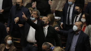 «Αλλεργικός» και στη μάσκα ο Πολάκης (pics)