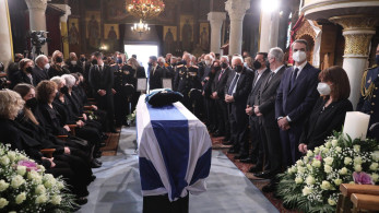 Η Ελλάδα αποχαιρετά τον Κάρολο Παπούλια