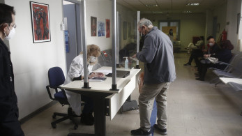 Σε ισχύ το πρόστιμο για ανεμβολίαστους άνω των 60 ετών-Ποιοι εξαιρούνται