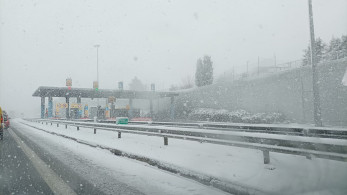 “Πνίγηκε” στα χιόνια και στα προβλήματα η Αττική Οδός