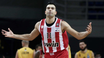Basket League: Ο Σλούκας «βούτηξε» τη νίκη από την ΑΕΚ και τη χάρισε στον Ολυμπιακό