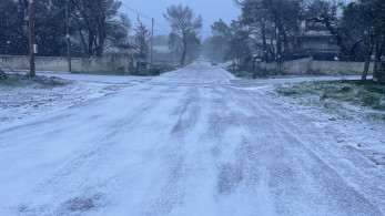 Βαρυμπόμπη -Η Ελπίδα έντυσε στα λευκά τα βόρεια προάστια (vid)