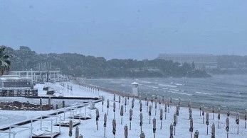 Το χιόνι κάλυψε την Αττική: Απίστευτες εικόνες