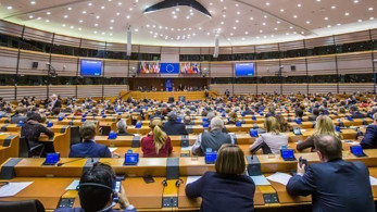 Οι αξίες που εκτιμούν οι Έλληνες ότι πρέπει να υπερασπιστεί η ΕΕ: Προτεραιότητα κράτος δικαίου και δημοκρατία
