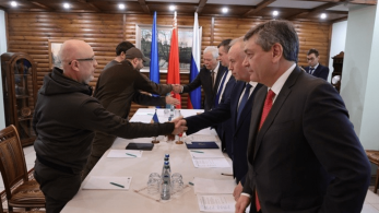 Εισβολή στην Ουκρανία: Σε εξέλιξη οι νέες συνομιλίες ενώ οι Ρώσοι εντείνουν τις επιθέσεις