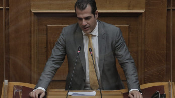 Ανατροπή: Αναστέλλεται και δεν ακυρώνεται το πρόστιμο των 100 ευρώ σε ανεμβολίαστους