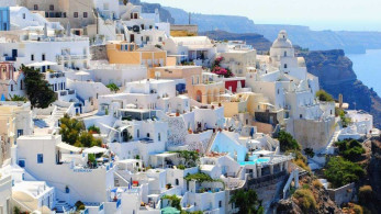 Αισιόδοξα μηνύματα για τη σεζόν στέλνουν Μύκονος και Σαντορίνη