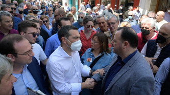 Τσίπρας σε απόγνωση: Εβαλε μέλος του ΣΥΡΙΖΑ να εξυμνεί τα μνημόνια (vid)