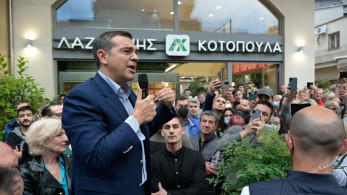 Εκλογική… παρενόχληση από τον Τσίπρα: Μηνύματα σε νεοδημοκράτες και μέλη του ΚΚΕ για να τον ψηφίσουν