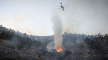 Φωτιά -Άνω Βούλα: Καλύτερη η εικόνα με το πρώτο φως της ημέρας -Ρίψεις από εναέρια μέσα