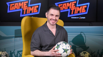ΟΠΑΠ Game Time: O Μιχάλης Χατζηγιάννης αφιερώνει τραγούδι στην Εθνική Ομάδα