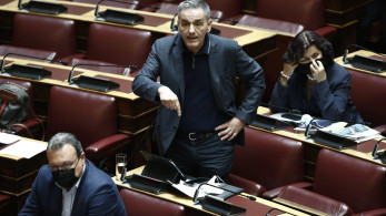 Ο θίασος επί σκηνής- Τσακαλώτος: Θα συγκυβερνούσαμε πάλι με τον Βαρουφάκη